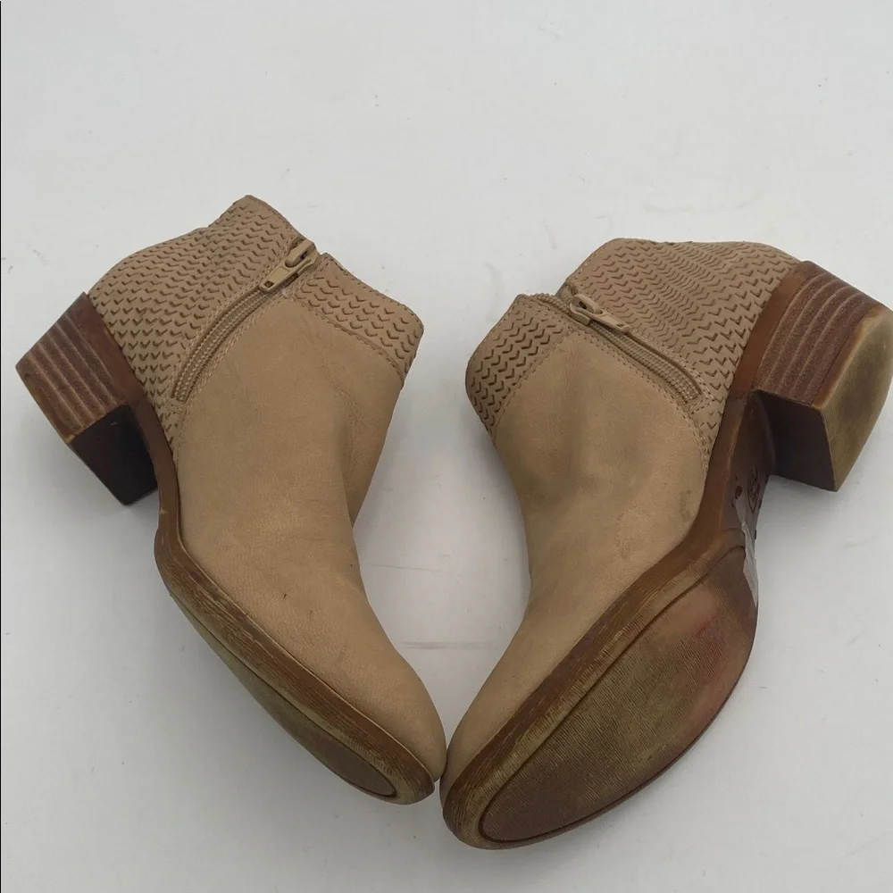 Lucky Brand Women's Tan Ankle Booties women 5.5M leather casual festival office